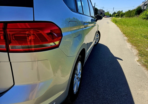 Volkswagen Touran cena 109000 przebieg: 61000, rok produkcji 2020 z Pabianice małe 529